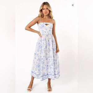 NWT Aakaa Sleeveless Smocked Floral Midi Dress Med‎